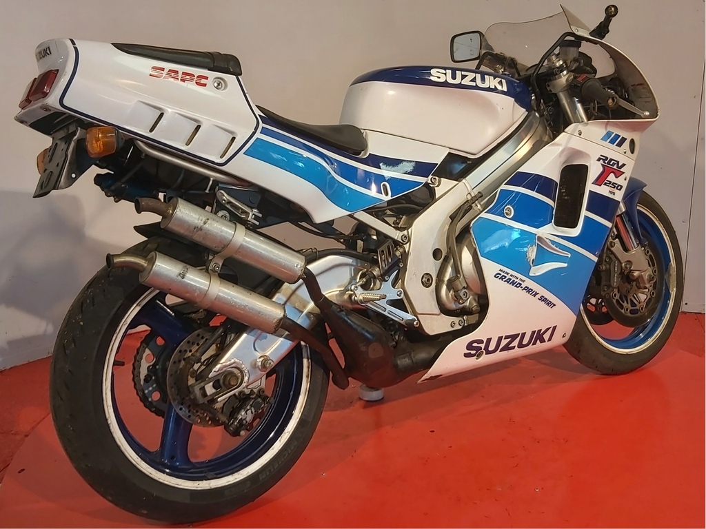 SUZUKI RGV 250